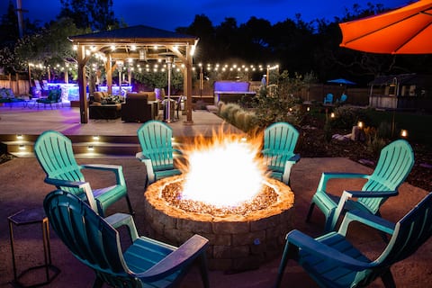 Beautiful Backyard Entertainment House!