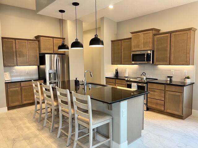 Soak, Swing & Unwind in Your Private Pool Retreat! gallery image 5