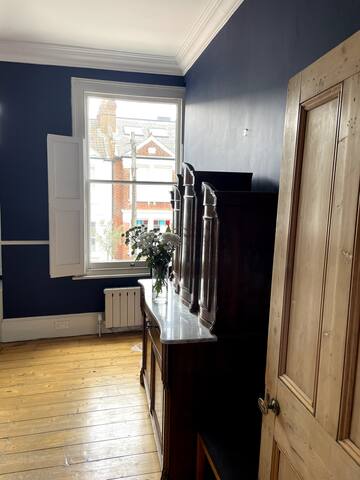 Beautiful, large 3 bedroom, 3 bath entire house gallery image 5