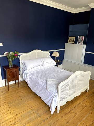 Beautiful, large 3 bedroom, 3 bath entire house gallery image 3