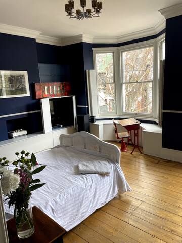 Beautiful, large 3 bedroom, 3 bath entire house gallery image 4