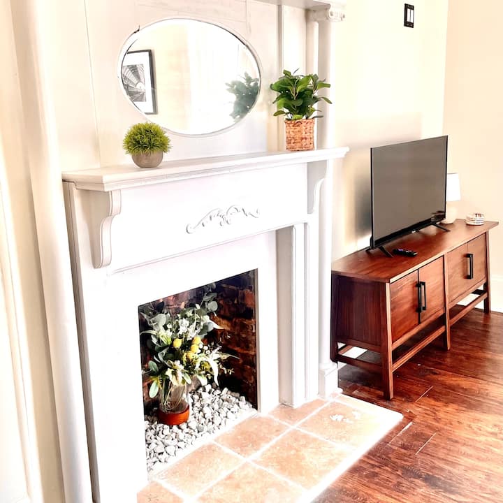 Charming Cottage, Modern Interior, Near Downtown - 亨茨維爾
