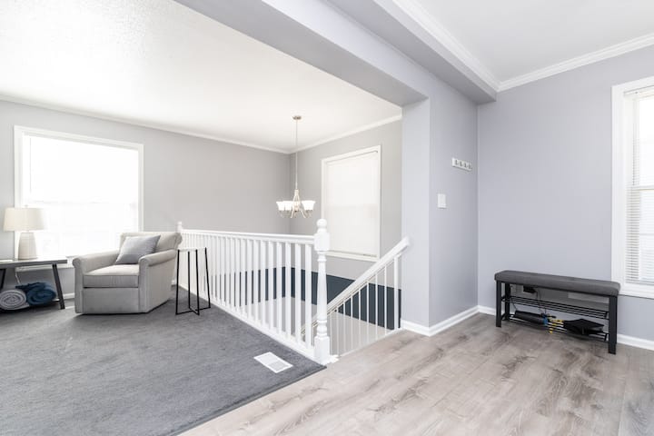 Clean And Modern 2 Bedroom Condo - Hudson, OH