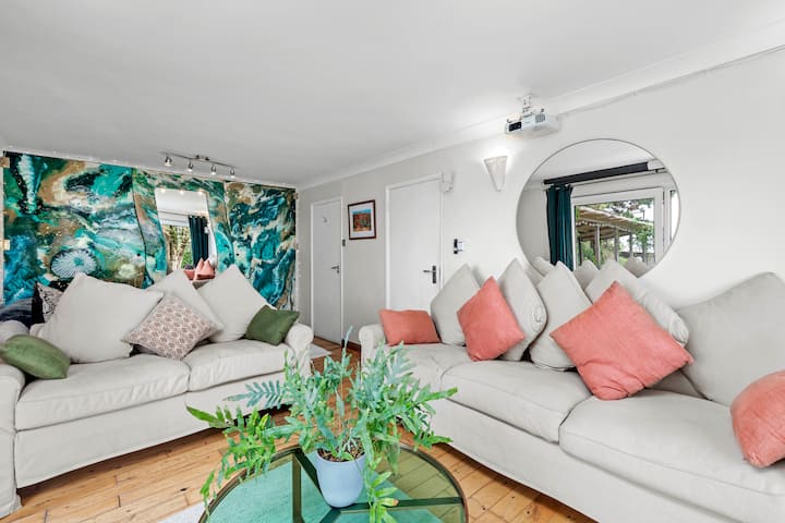 The living room transforms into a cinema, with a 2.5m screen and 4k projector, and sounds mighty with a Bose 5.1 surround sound system 