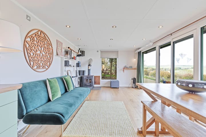 "We do quite regular group trips and this was the best AirBnB we’ve ever stayed at" -samuel 
