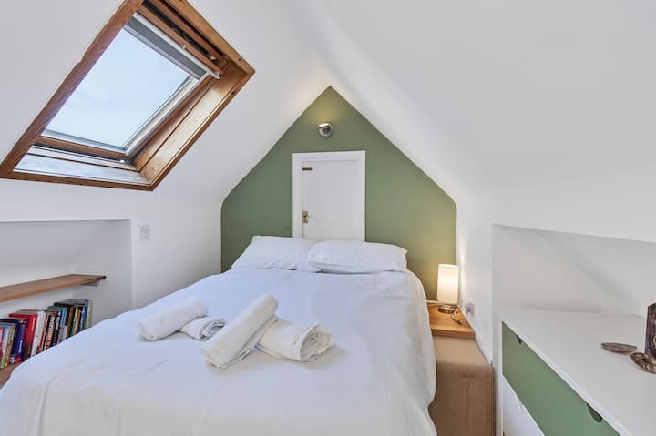 Cosy double upstairs bedroom