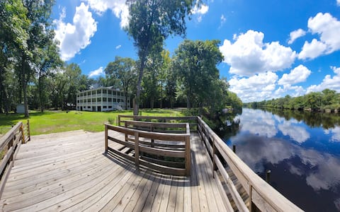 Suwannee River Manor