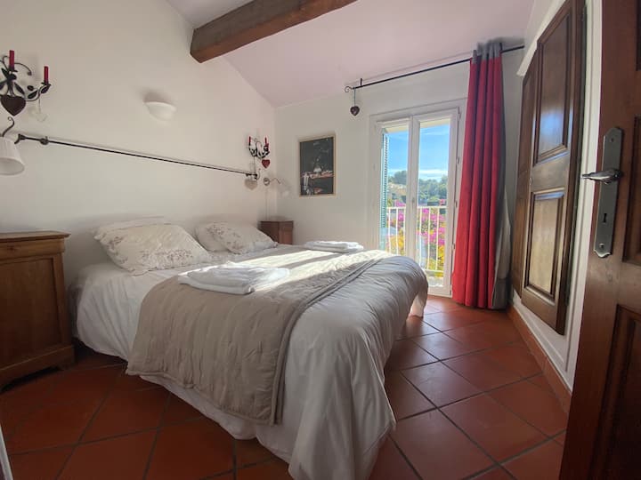 La Chambre aux Coeurs, lit en 160x200, matelas 23 cm