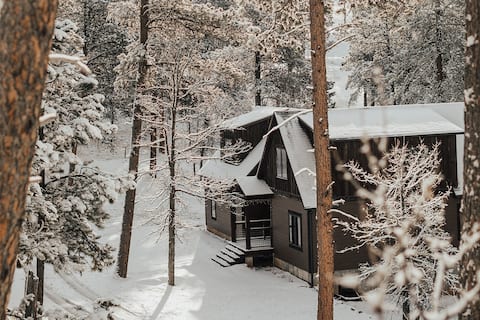 Modern 5-bed cabin with Hot Tub, King size beds