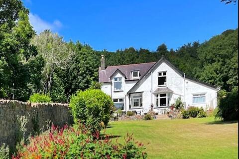 Glynllifon Country House Sleeps 15 near Abersoch
