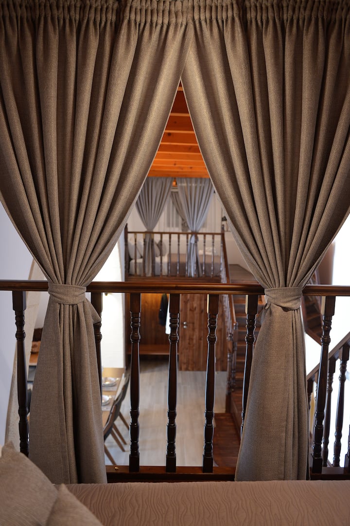 לחוות את היוקרה וההרפתקה האולטימטיבית עם שהייה בבית מסורתי שאין כמותו באי הציורי רודוס. חדרי שינה מוגבהים ונוחים מחכים לכם, לצד גישה מיידית למקום גלישת הרוח האגדי. 