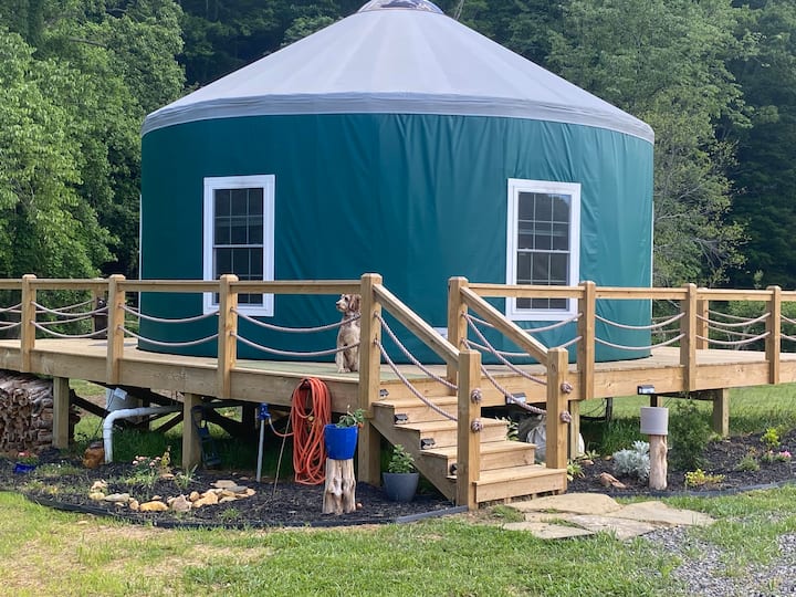 Water Spirit Yurt,riverside, hot tub/near Floyd Yurts for Rent in