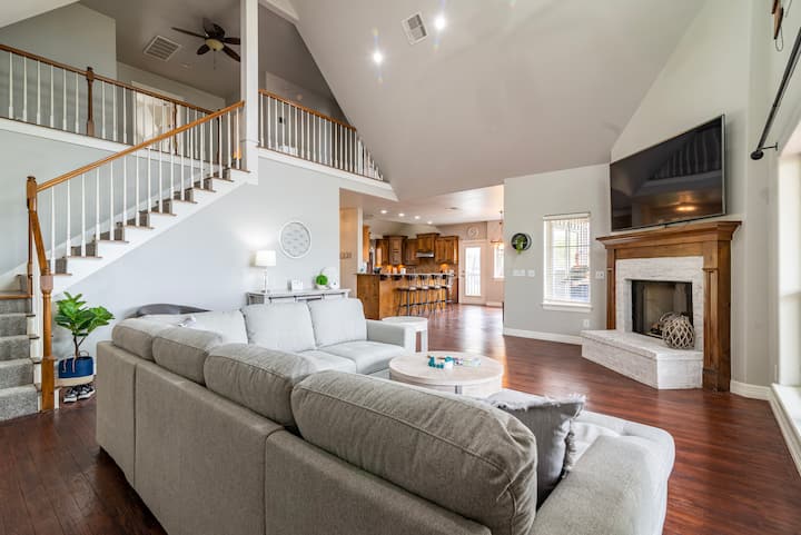 Stunning Skiatook Lake Three Story Getaway