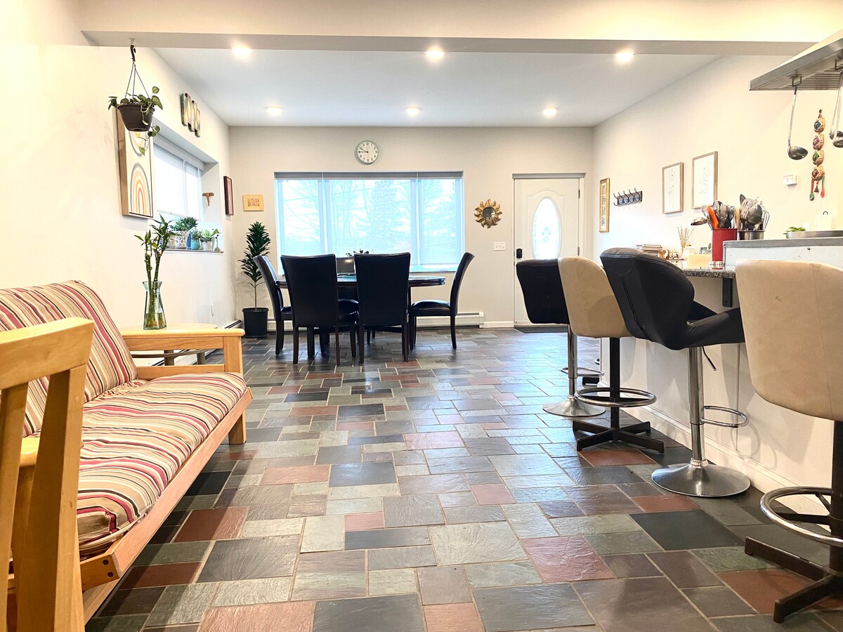 Top Airbnb: Lovely 3 Bedroom Apartment with a great location! in Oneonta