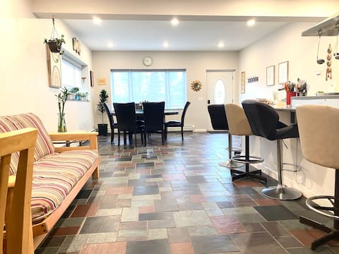 Top Airbnb: Lovely 3 Bedroom Apartment with a great location! in Oneonta