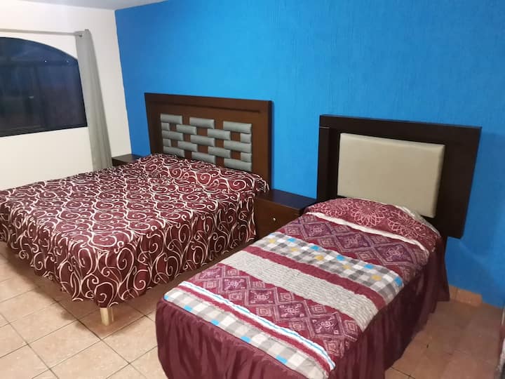 3号卧室有一张大床和一张单人床，如果您需要，可以留下3张单人床。 