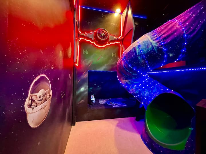 Влезте в „Междузвездни войни“ с 6 - метрова скала на живот с реплика вратовръзка и „Детето “! 