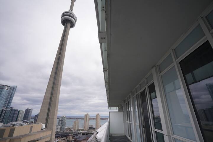 Toronto CN Tower 2 Bed 2 B w Master King w Parking