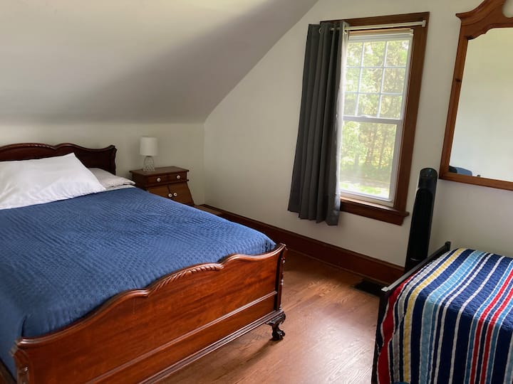 Dormitorio 1 (queen y individual)