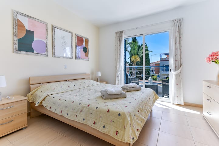 Embrace the regal experience of slumber on the king-size bed in the master bedroom, allowing you to sleep like royalty and wake up feeling refreshed and rejuvenated.