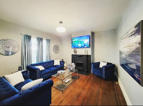 Top Airbnb: Modern Victorian Family Home Mins-To Downtown/OTR! in E. Price Hill