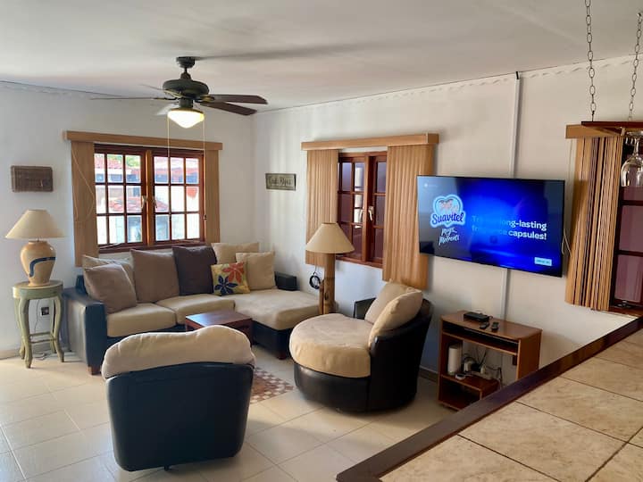 Gorgeous 3-bedroom Villa With A Hot Tub - Aruba