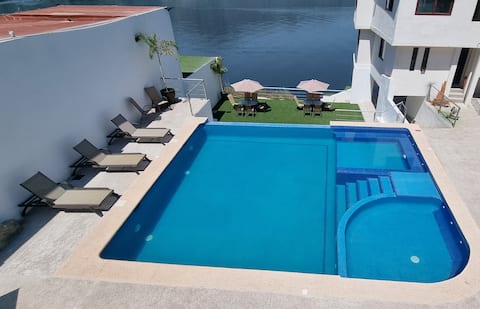 Luxury apartment at the foot of the lagoon + pool 6 people