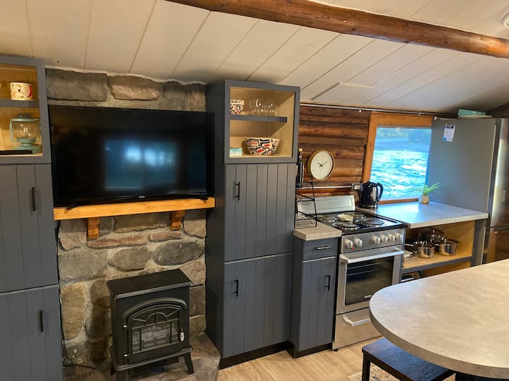 Cozy Cabin On The Bulkley River - British Columbia