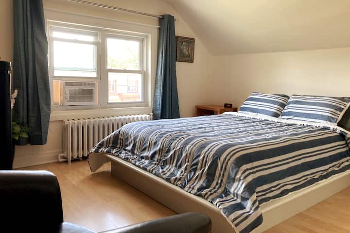 Ch # 1 1
点亮的标准双人床
便利店和空调沙发