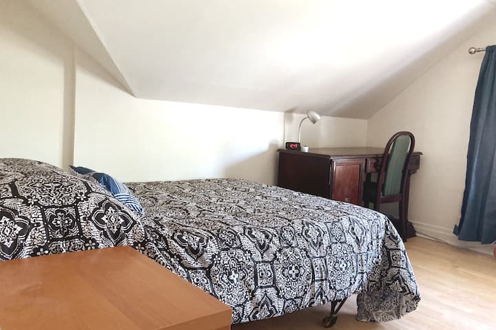 Ch # 2
1张双人床和1张
1间配备空调椅的办公室