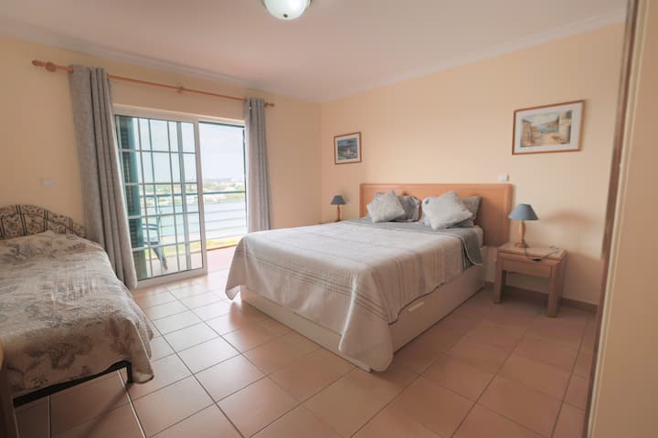 Chambre 2 attenante - [photo prise en 2023] 