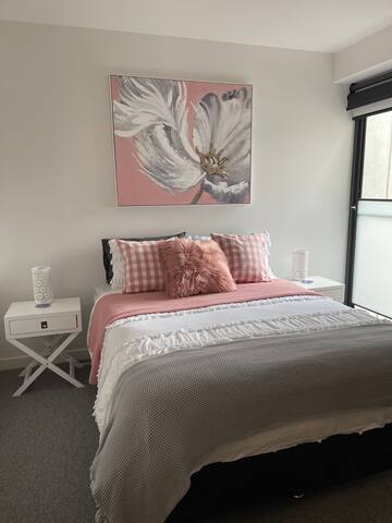 Modern quiet apartment in St Kilda gallery image 4