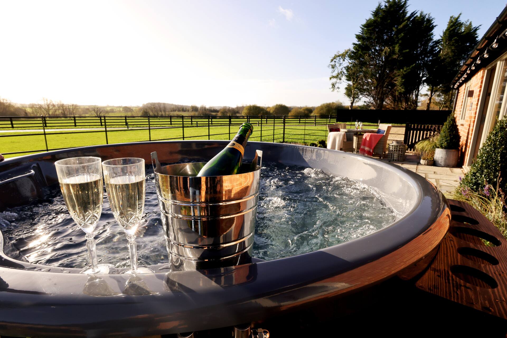 Luxury 5* Cotswold barn for 2 w/hot tub