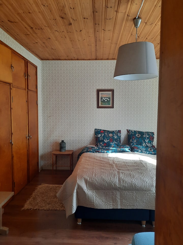 Спалня за двама. 
Леглата могат да бъдат разделени.