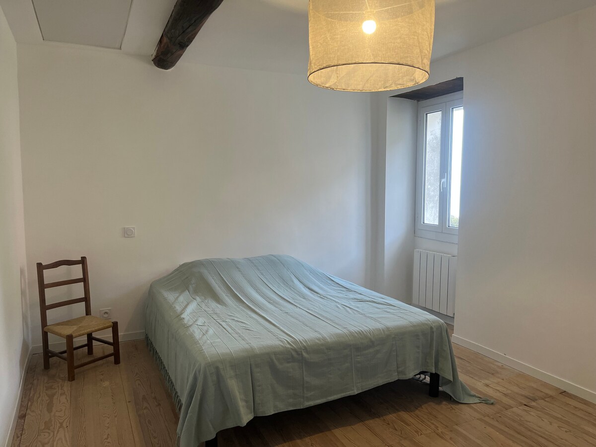 Საძინებელი ორადგილიანი საწოლი მე-2 სართული 