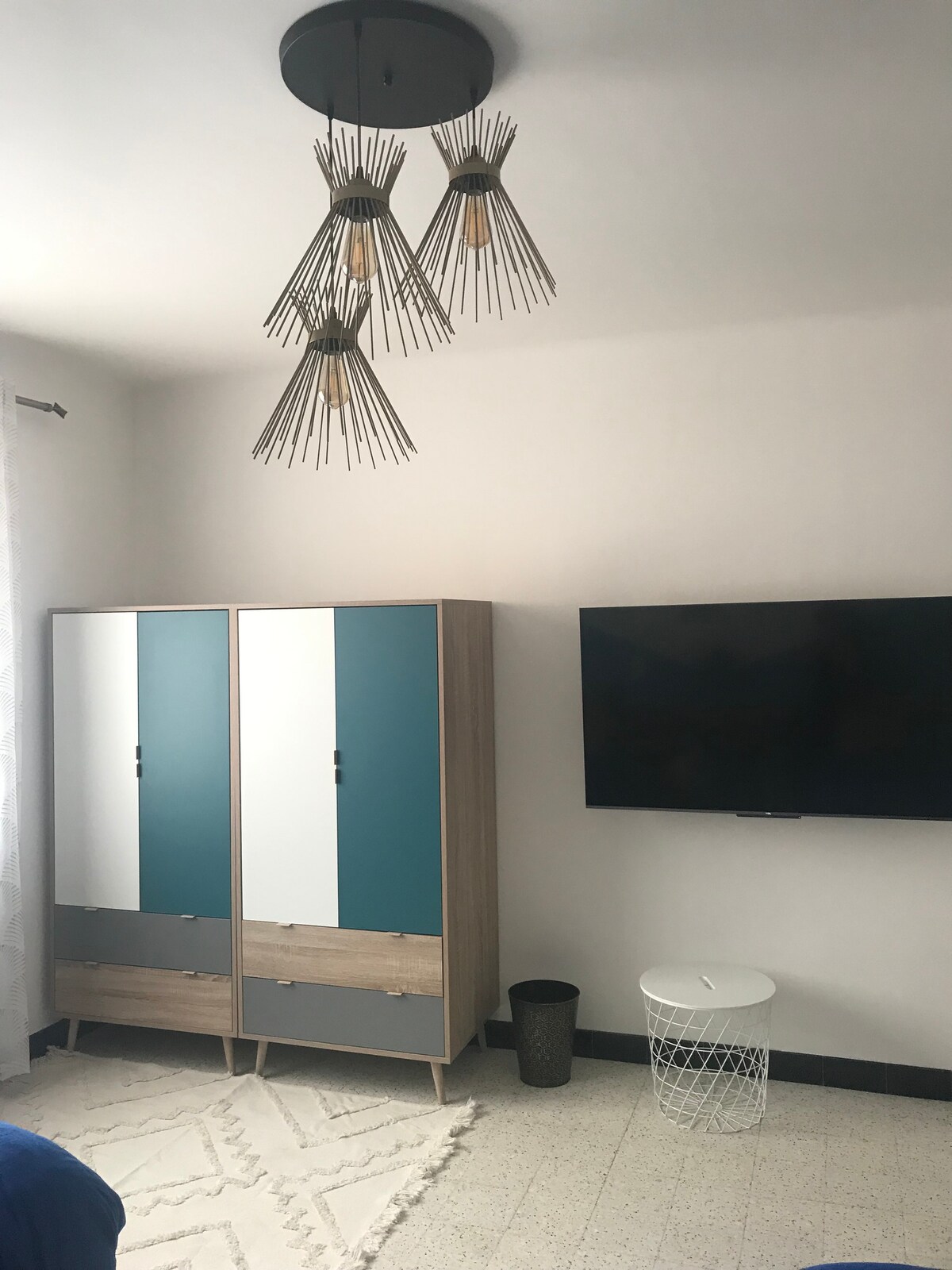 2. spavaća soba (18 m²)
Soba „Bleu de Lune” opremljena je ravnim zaslonom s pametnim televizorom (YouTube, Netflix...)