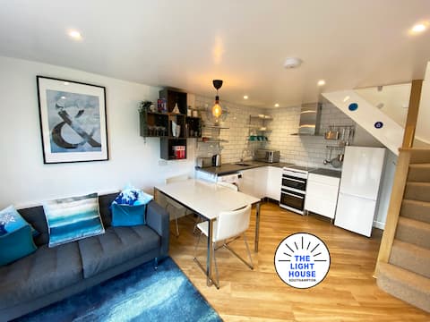 Top Airbnb: Welcome to The Light House a tranquil city retreat in Chilworth