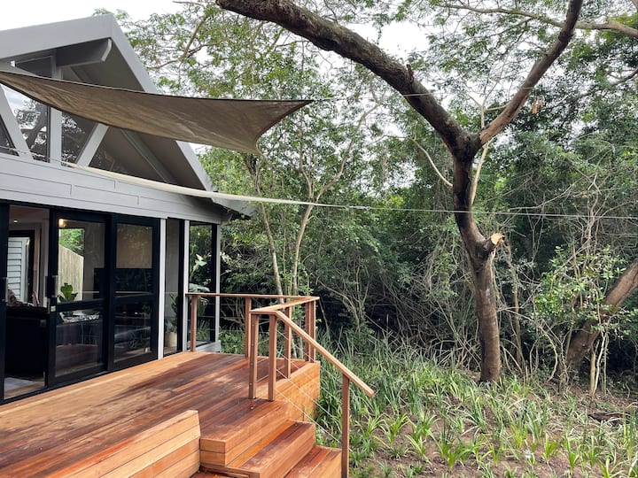 Stylish 2-bedroom Chalet In The Bush ... - Hluhluwe