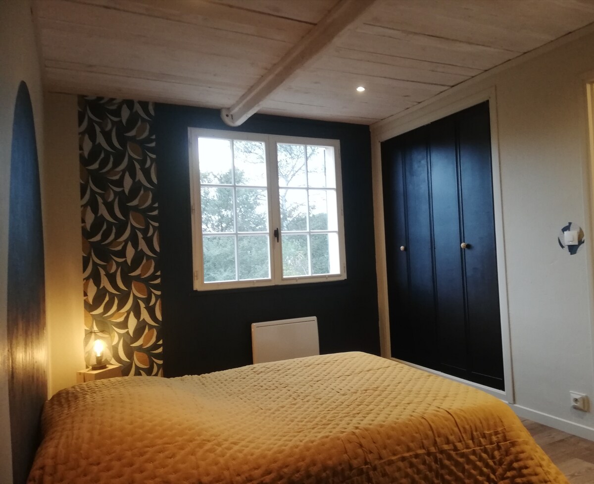 Chambre 2 
Lit 140cm/190cm
Dressing