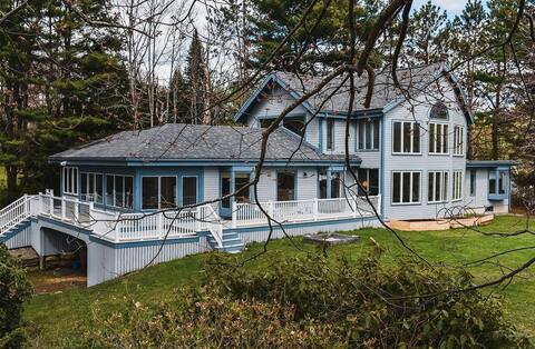 Midcentury Damariscotta River home