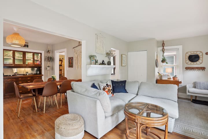 Northeast Cozy Cottage - Minneapolis, MN
