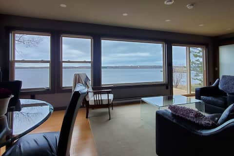 Top performing Airbnb: Dewar’s on the Rocks. Stunning waterview getaway in Cumberland, Subd. D