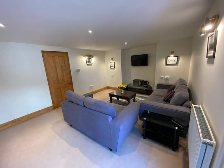 Lower ground floor Annexe of 19th century property Condominiums for