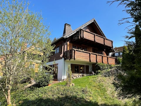 Log cabin – 3 apartments – privacy + community