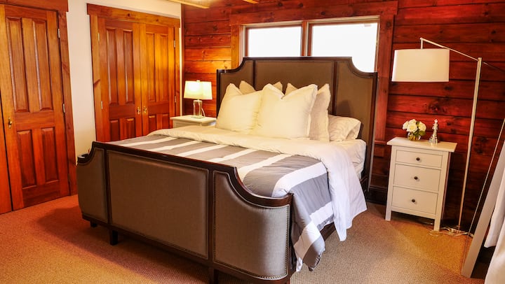 Master bedroom with luxury king size bed.
