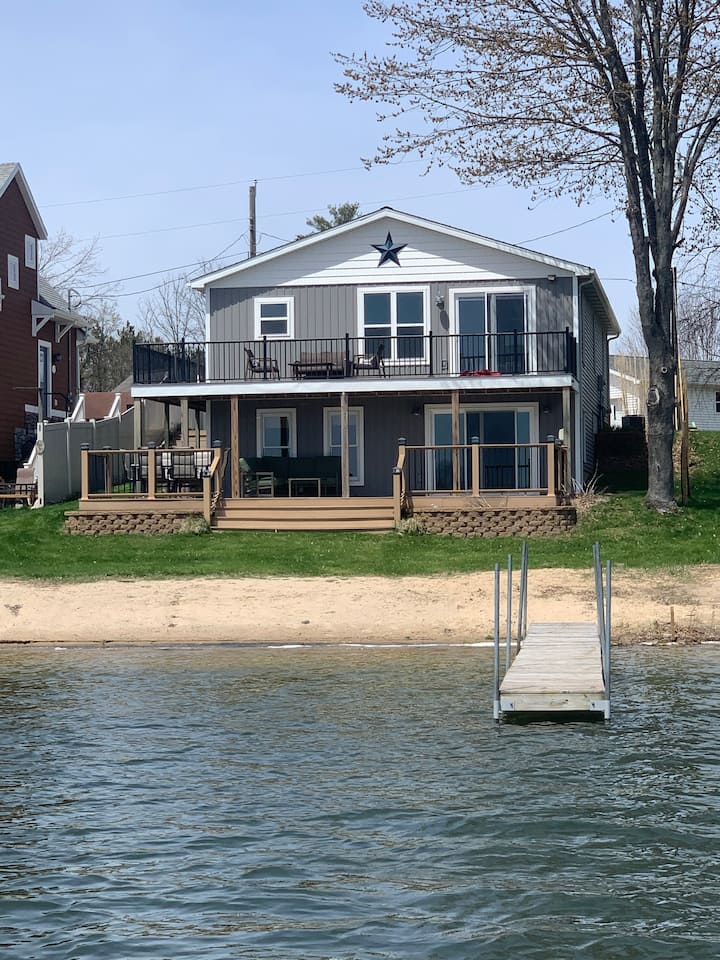 Cowden Lake Cottage 3 Bed 2 bath Cottages for Rent in Coral