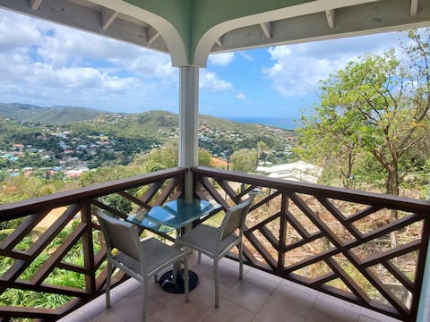 Nia's Hillside Loft - Exquisite Views