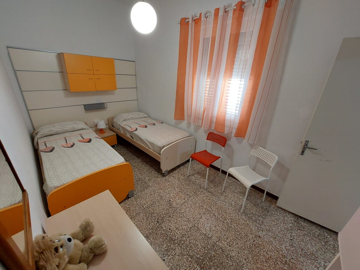 带窗户的2号卧室