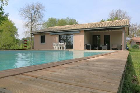 Pretty house with pool in the Landes forest