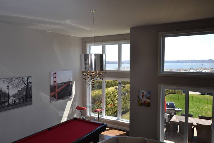 Maison de ville chaleureuse avec vue sur le fleuve gallery image 4